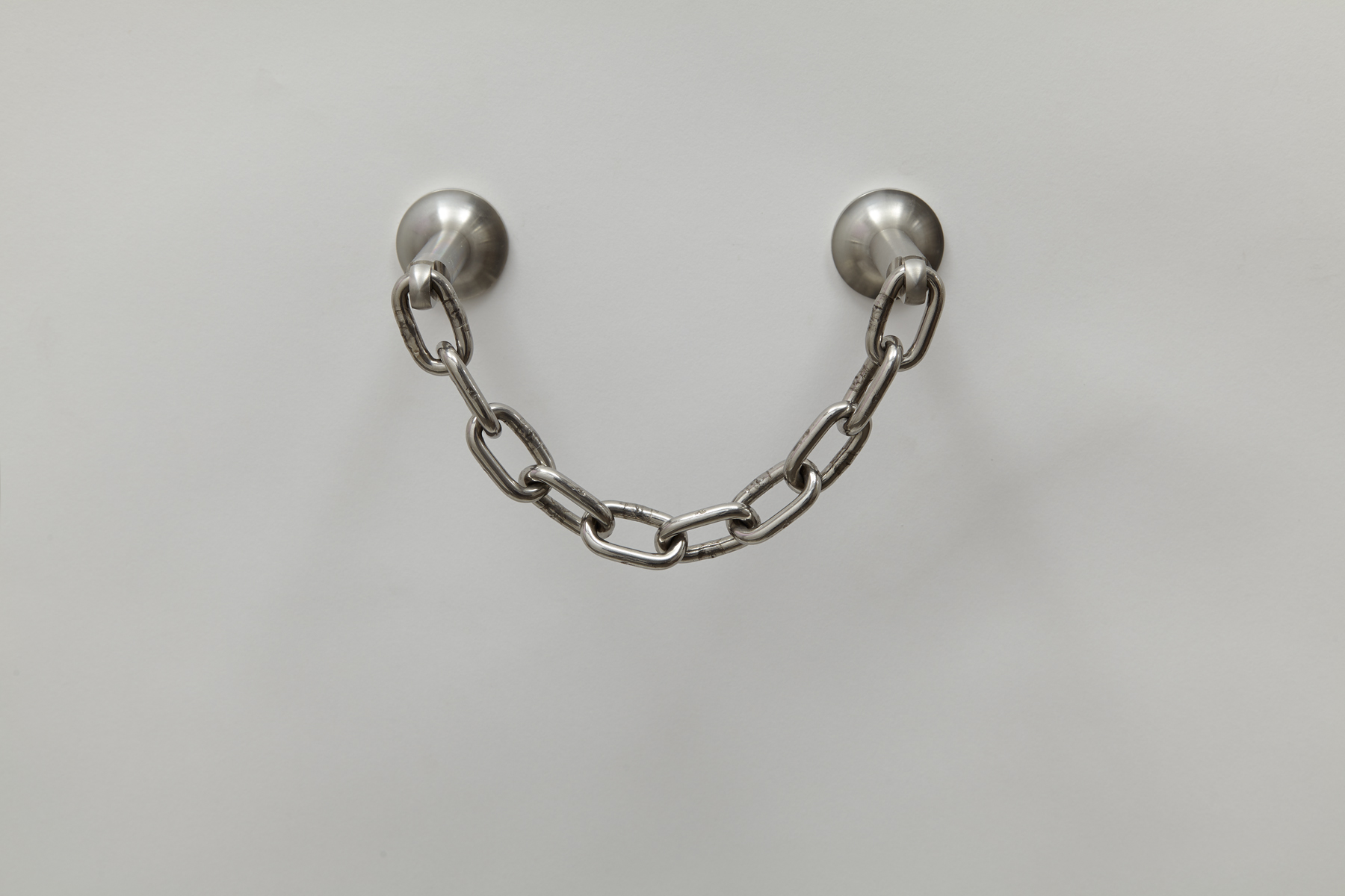 wall mounted toilet paper holder made of chain connected by two steel rods