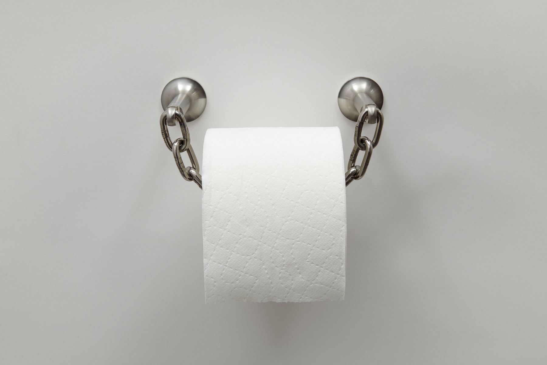 front view of wall mounted toilet paper holder made of chain connected by two steel rods