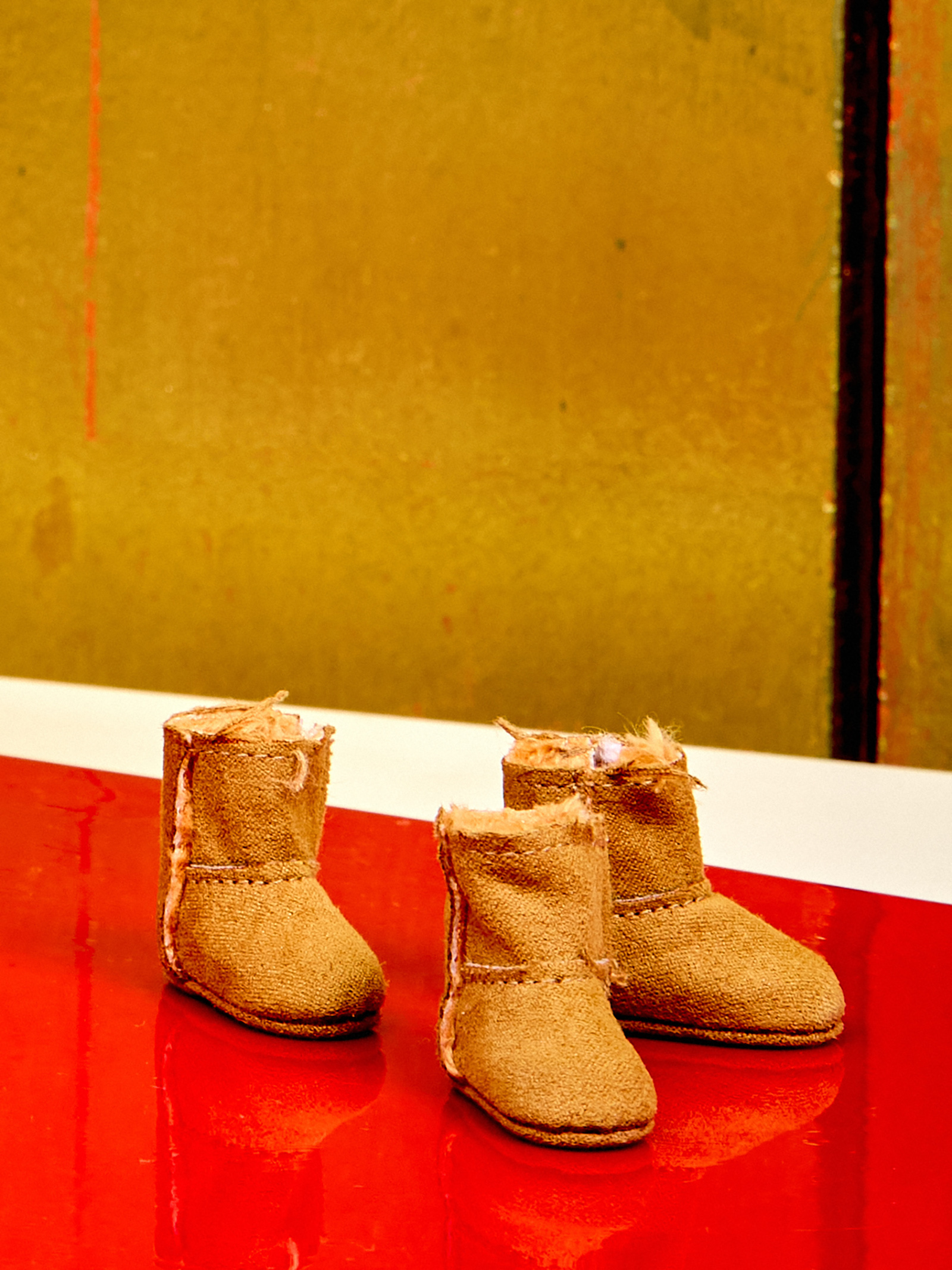 3 miniture suede boots