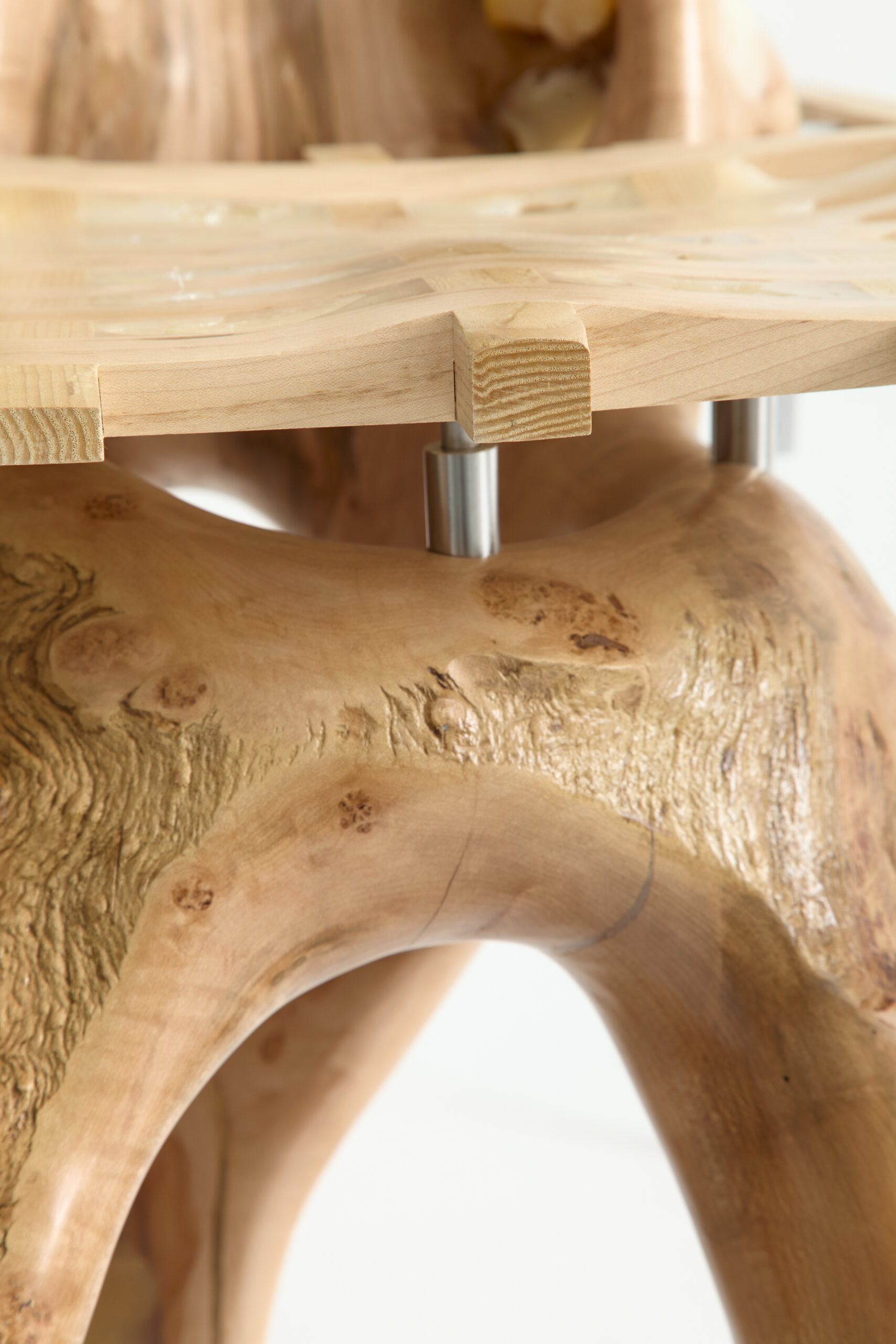 close up detail of how the grid seat is mated to the log legs